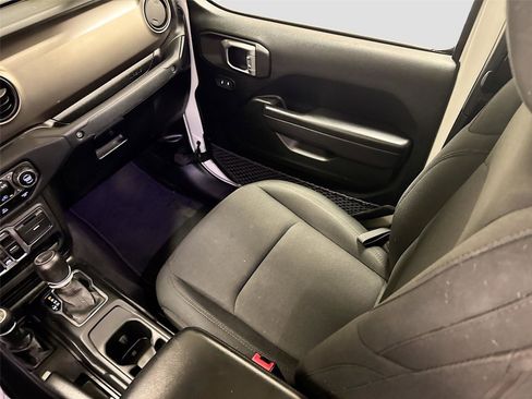 Used 2021 Jeep Gladiator Sport image 21