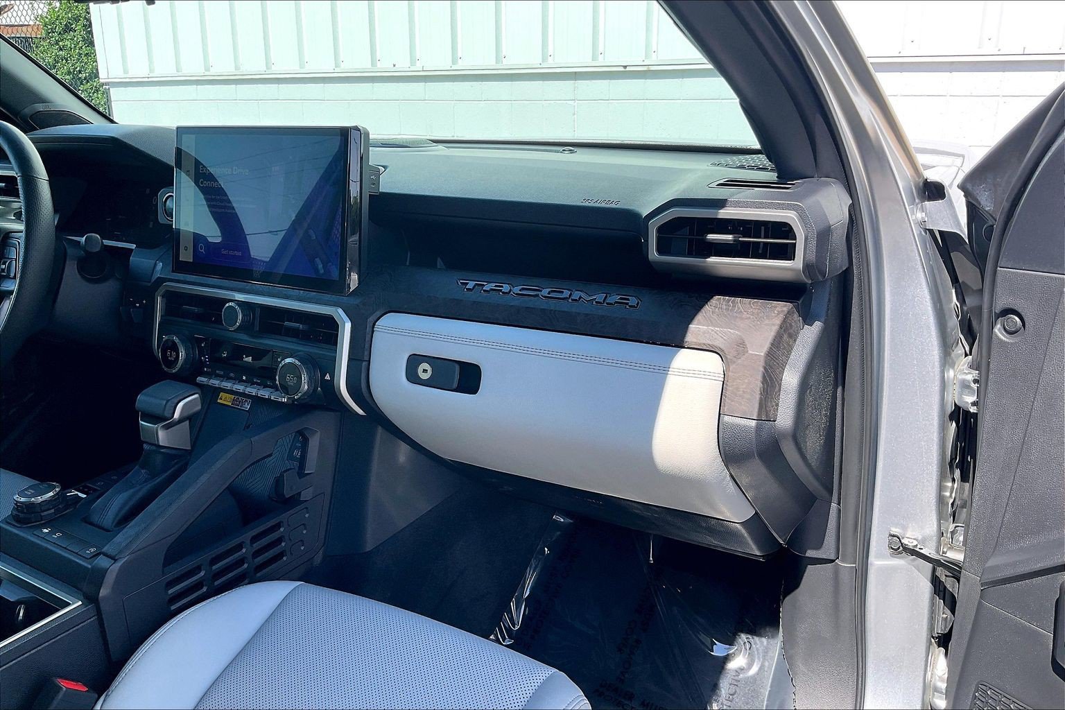 Used 2025 Toyota Tacoma Limited AWD/4WD image 21