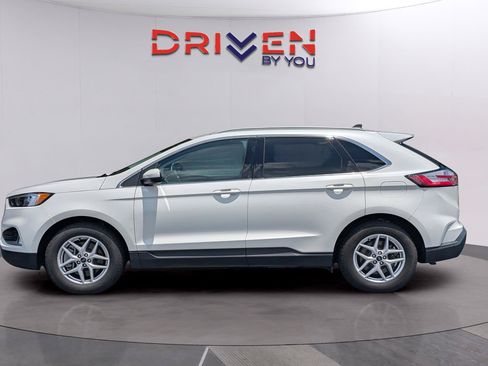 Used 2024 Ford Edge SEL w/ Convenience Package AWD/4WD image 2
