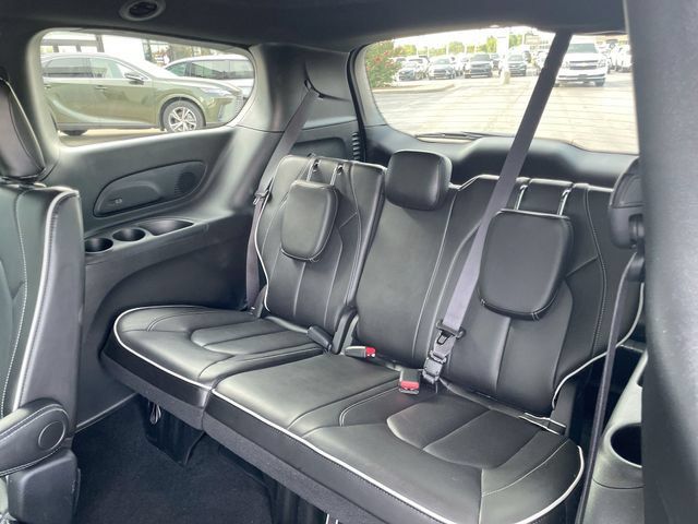 Used 2026 Chrysler Pacifica Limited FWD image 14