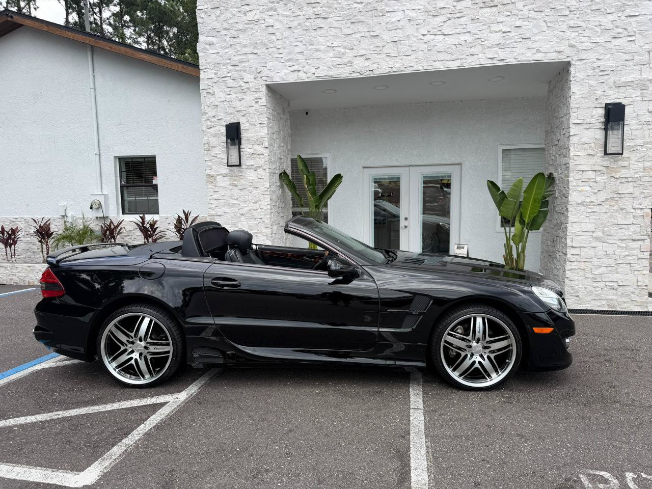Used 2011 Mercedes-Benz SL 550 image 19