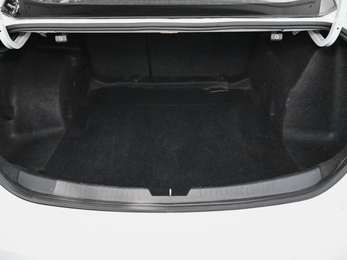 Used 2016 Chevrolet Malibu LT FWD image 24