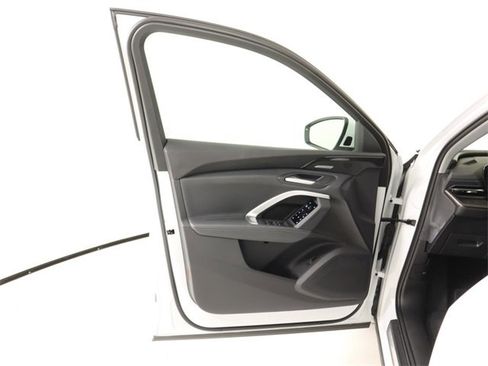 Certified 2025 Audi Q5 Premium Plus image 10