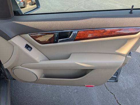 Used 2011 Mercedes-Benz C 300 Luxury image 31