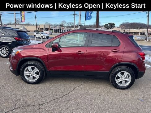 Used 2022 Chevrolet Trax LT w/ LT Convenience Package image 4