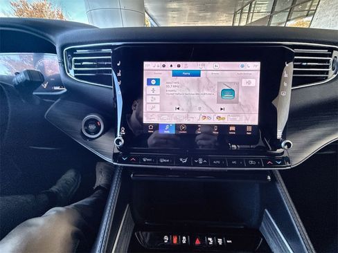 Used 2023 Jeep Wagoneer L Series III w/ Preferred Equipment Group image 13