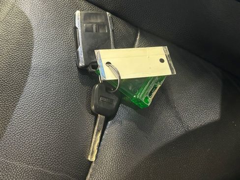 Used 2015 GMC Sierra 1500 SLT w/ SLT Crew Cab Value Package image 43