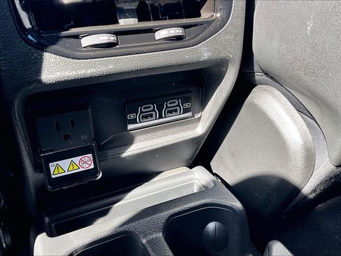 Used 2024 Jeep Grand Cherokee L Overland image 33