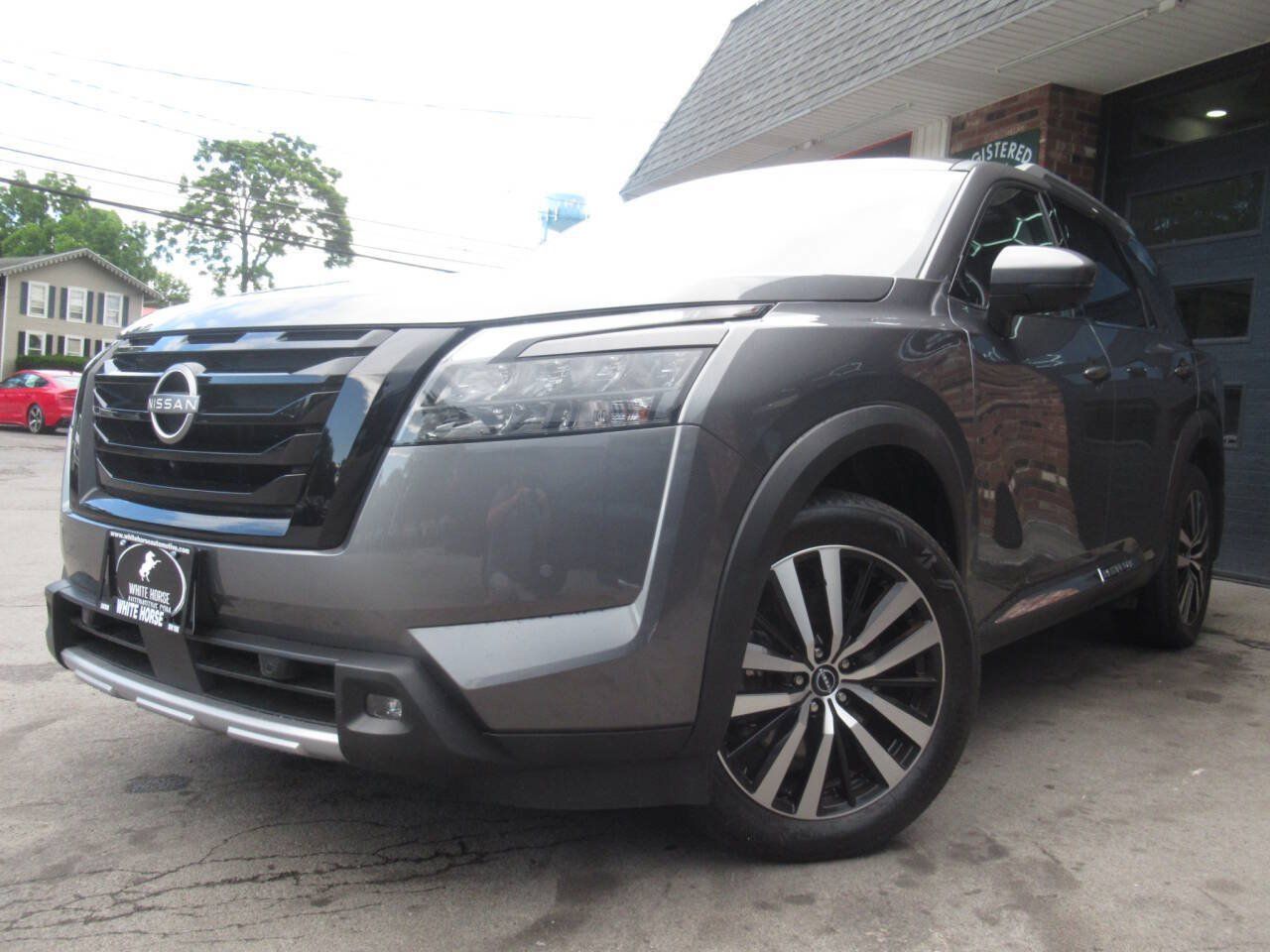 Used 2025 Nissan Pathfinder Platinum AWD/4WD image 34