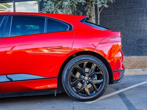 Used 2020 Jaguar I-PACE SE image 11