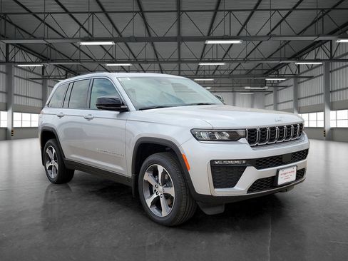 New 2026 Jeep Grand Cherokee Limited w/ MOPAR Finishing Package RWD image 6