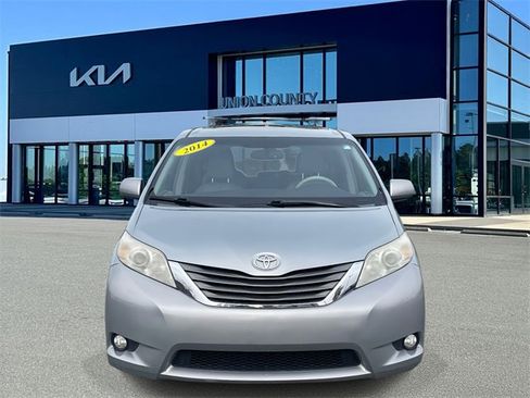 Used 2014 Toyota Sienna XLE image 7