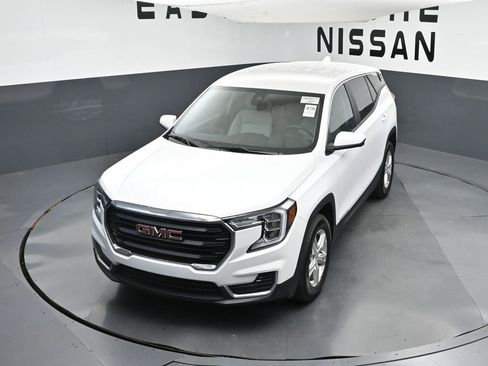 Used 2024 GMC Terrain SLE image 30