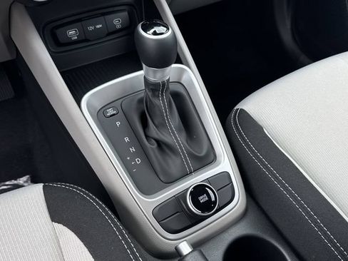 Certified 2025 Hyundai Venue SEL FWD image 24