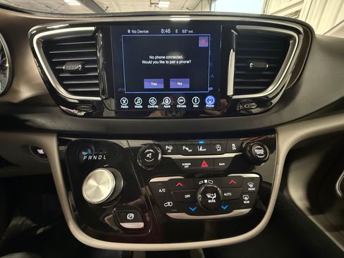 Used 2017 Chrysler Pacifica Touring-L Plus FWD image 34