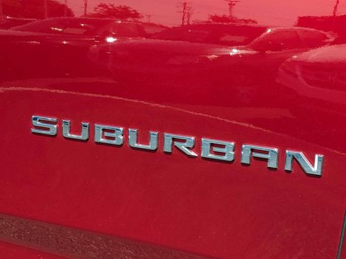 Used 2021 Chevrolet Suburban LT AWD/4WD image 11