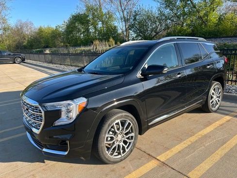 Used 2024 GMC Terrain Denali w/ Denali Premium Package AWD/4WD image 1