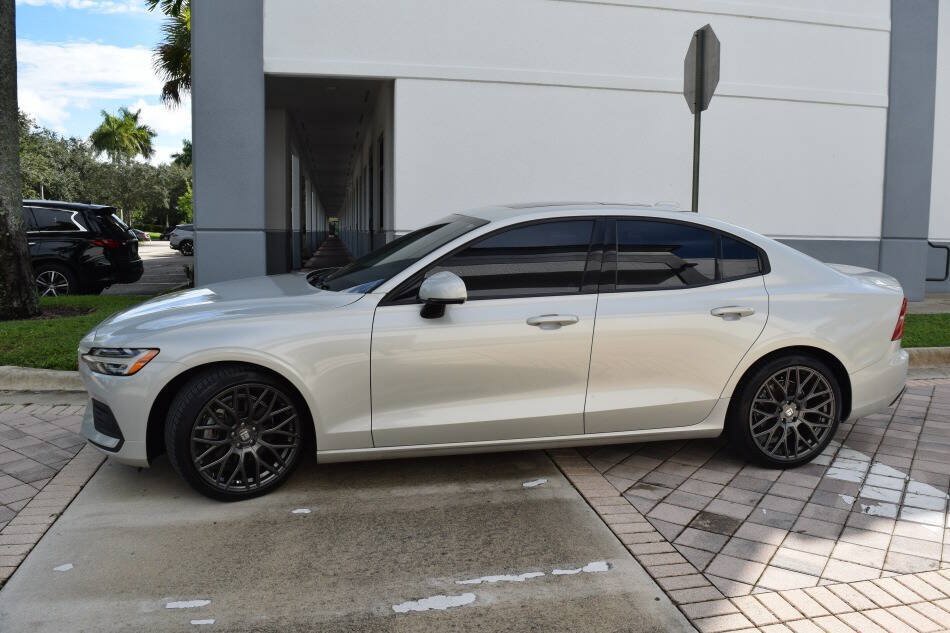 Used 2019 Volvo S60 T5 Momentum w/ Multimedia Package FWD image 4