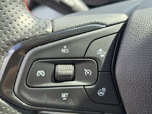 Used 2024 Chevrolet Trax RS w/ Sunroof Package FWD image 19