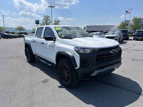 Used 2023 Chevrolet Colorado Trail Boss w/ Advanced Trailering Package AWD/4WD image 1
