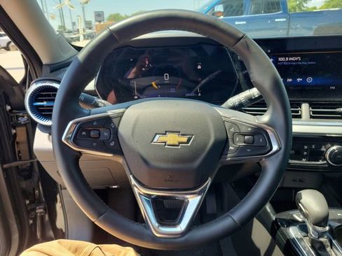 Used 2025 Chevrolet Trax LT w/ LT Convenience Package FWD image 19