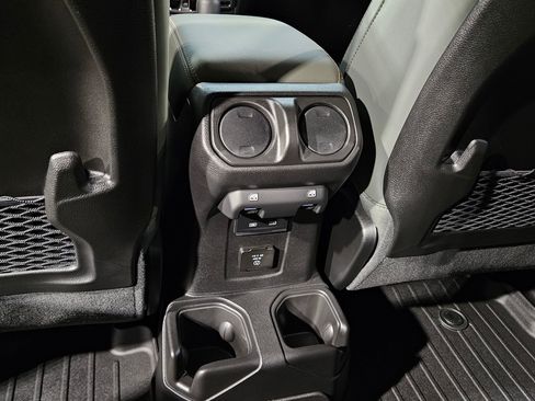 Used 2025 Jeep Gladiator Mojave w/ Convenience Group image 35