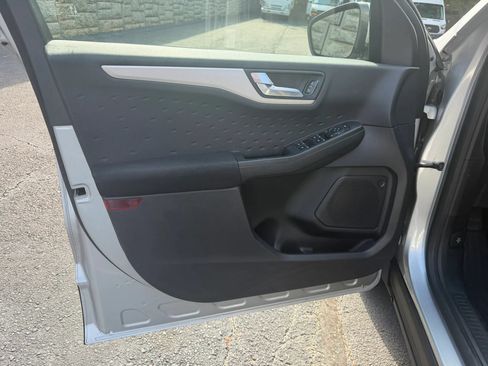 Used 2020 Ford Escape SE FWD image 24