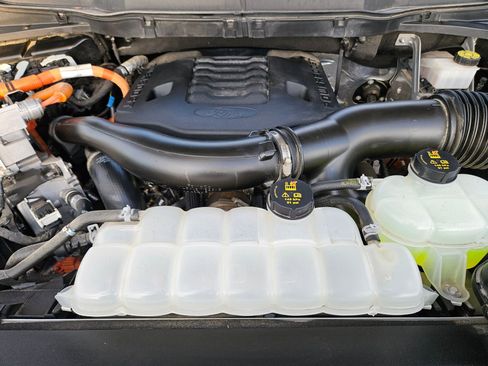 Used 2023 Ford F150 Lariat w/ Trailer Tow Package image 37