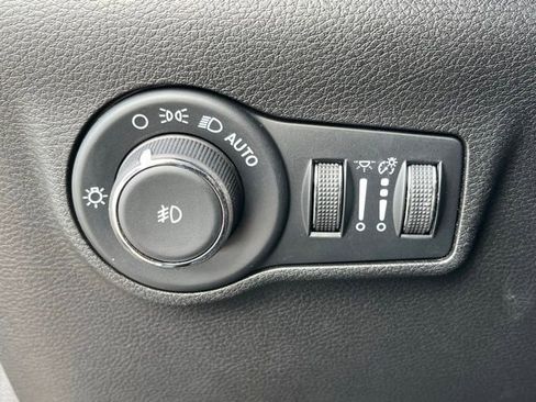 Used 2024 Jeep Compass Limited image 18