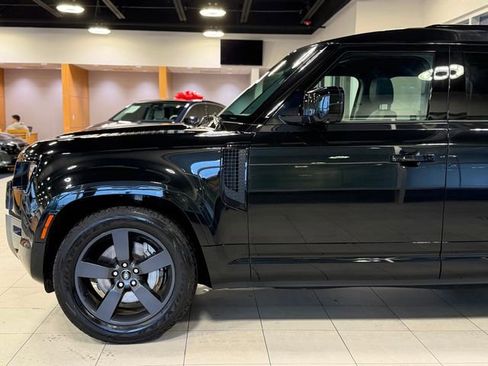 Used 2022 Land Rover Defender 110 X-Dynamic SE image 5