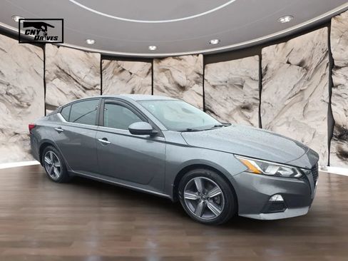 Used 2020 Nissan Altima 2.5 S w/ Driver Assist Package FWD image 3