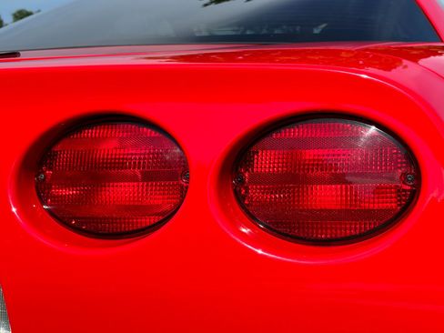 Used 2004 Chevrolet Corvette Coupe w/ Preferred Equipment Group RWD image 32