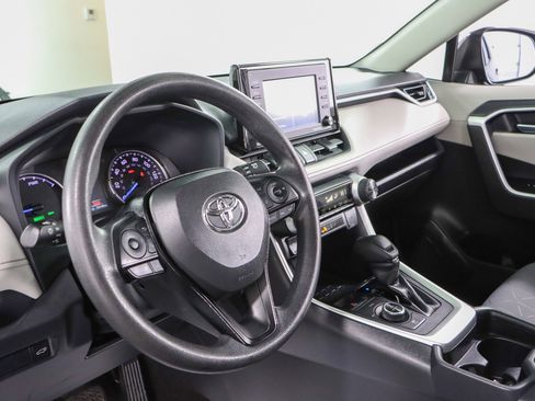 Used 2020 Toyota RAV4 XLE image 23