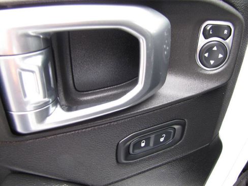 Used 2021 Jeep Wrangler Unlimited Sahara image 37