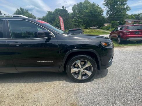 Used 2019 Jeep Cherokee Limited AWD/4WD image 11