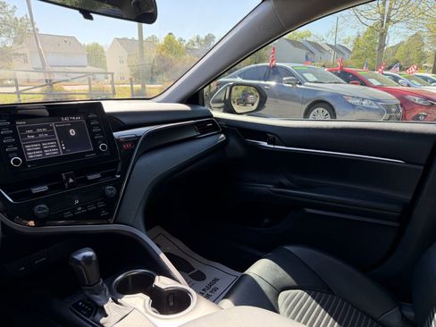 Used 2021 Toyota Camry SE FWD image 13