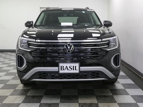 New 2026 Volkswagen Atlas Peak Edition image 3