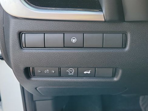 Certified 2025 Nissan Rogue SL FWD image 25