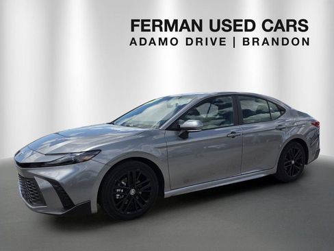 Used 2025 Toyota Camry SE FWD image 1
