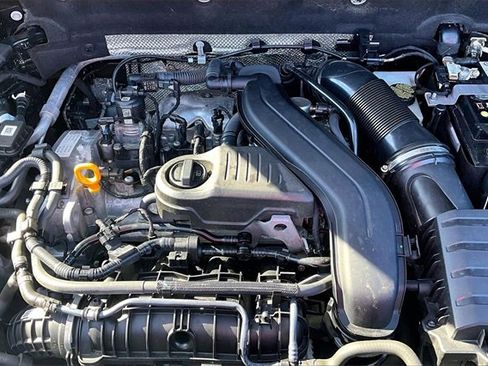 Used 2024 Volkswagen Taos SE image 31