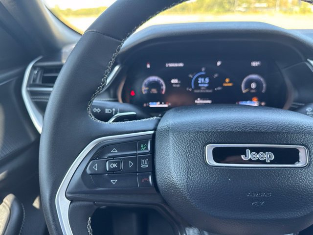 Used 2023 Jeep Grand Cherokee L Laredo RWD image 11
