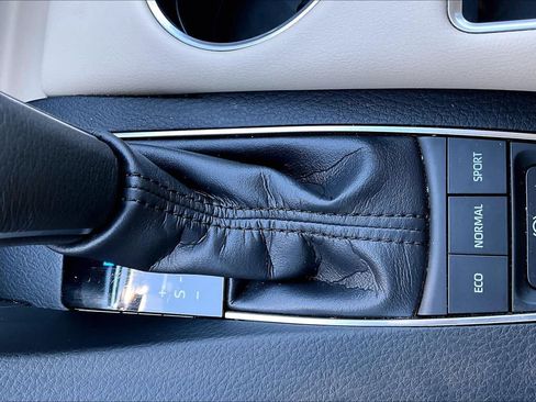 Used 2019 Toyota Avalon XLE w/ Moonroof Package FWD image 35