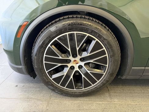 Certified 2025 Porsche Macan Electric image 10