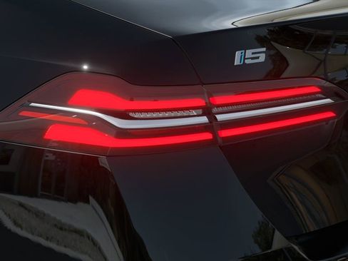 New 2026 BMW i5 eDrive40 w/ M Sport Package RWD image 8