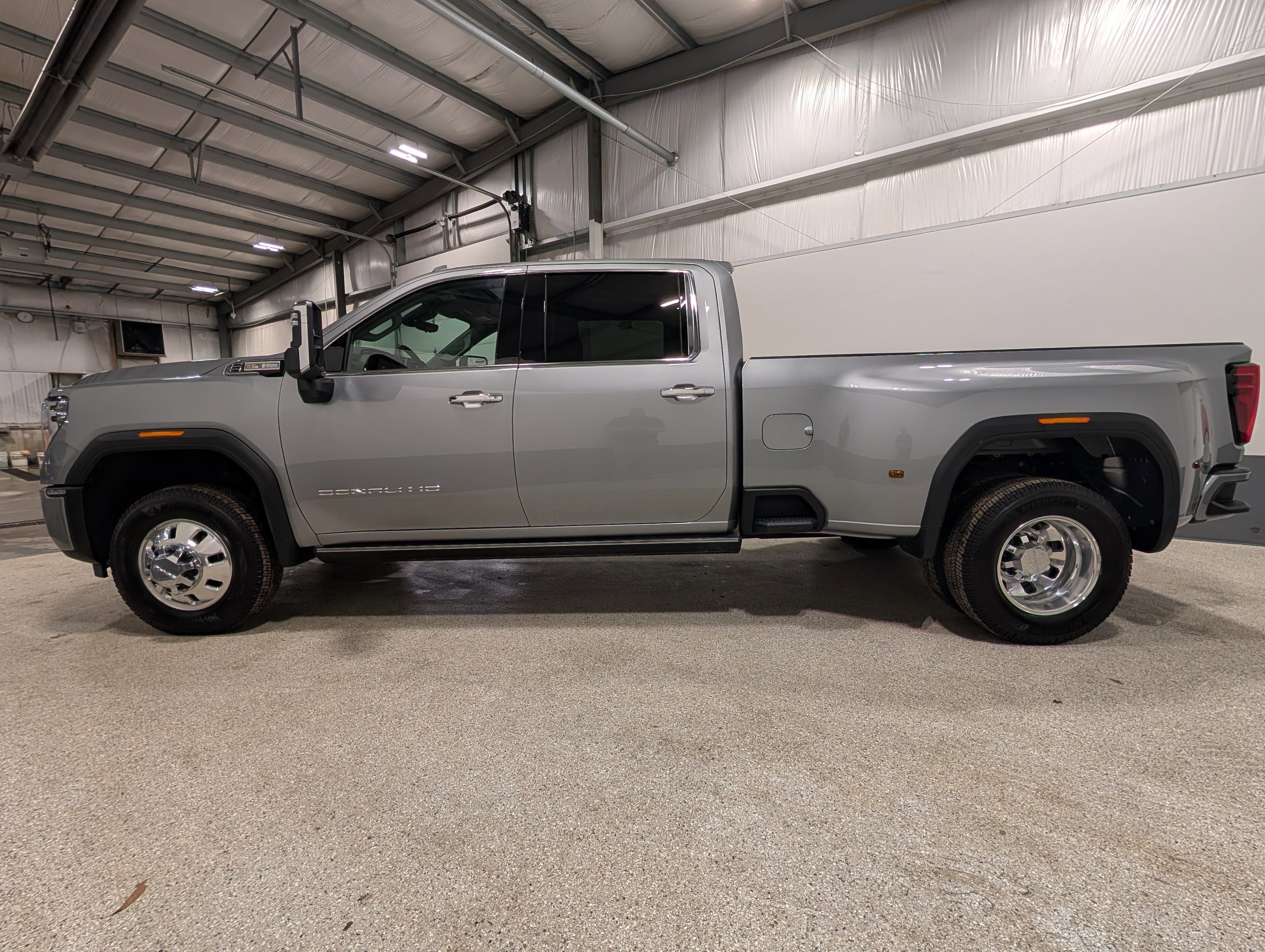 Used 2026 GMC Sierra 3500 Denali w/ Denali Reserve Package AWD/4WD image 5