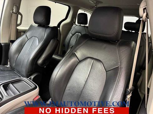 Used 2020 Chrysler Pacifica Touring-L FWD image 13