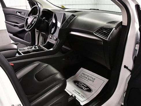 Used 2022 Ford Edge Titanium AWD/4WD image 33