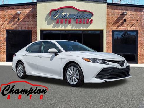 Used 2019 Toyota Camry LE image 1