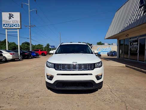 Used 2018 Jeep Compass Latitude w/ Popular Equipment Group FWD image 2