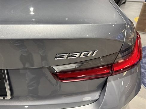 Used 2025 BMW 330i xDrive Sedan w/ Convenience Package image 32